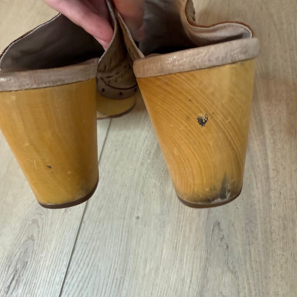 UGG AUSTRALIA VIVICA CLOGS - Picture 6 of 6